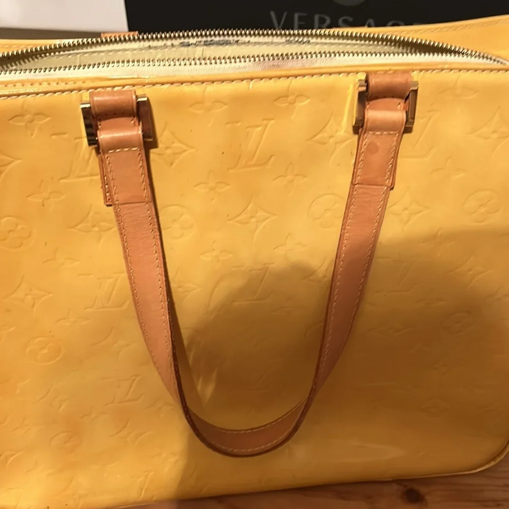 Louis Vuitton Houston Tote Lime Yellow Leather Monogram Vernis - Picture 10 of 11